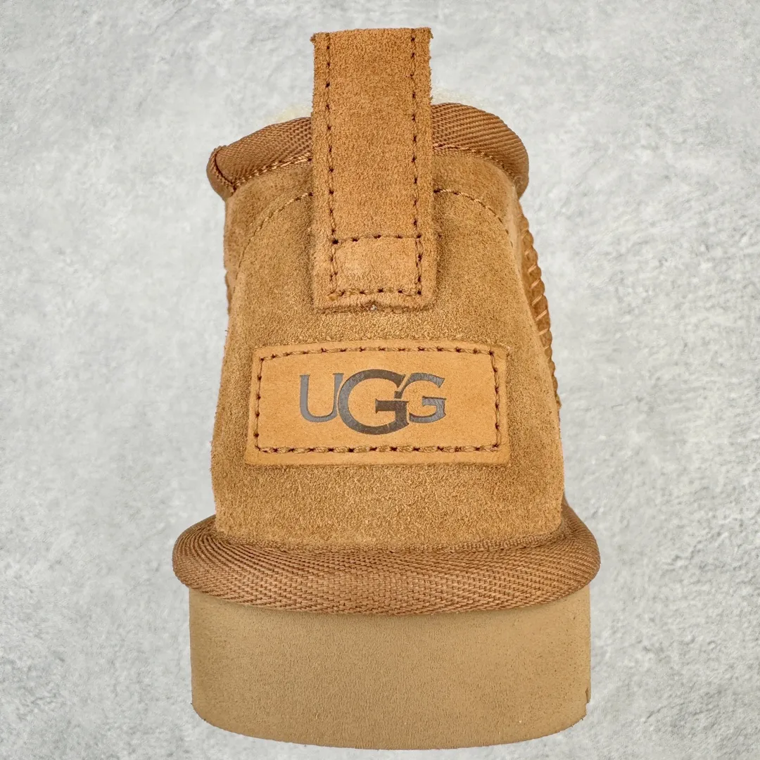 Pick up locally 💰520 UGG 6109 Zhou Dongyu Mini short boots, autumn and winter sheep fur integrated snow boots. All shoes are made from the same factory as ZP. Longfeng A-grade Australian imported sheep fur integrated men's and women's boots. Brand OEM production line. Fully follow the ZP process. OEM original pattern maker. Adhering to the principle of no original shoes and no development selection. Pay attention to every detail. The most authentic version on the market. TREADLITE "light wing" technology outsole. Lightweight/durable/flexible/pile type 35 36 37 38 39 40 41 42 43 44 45 Coding: by2936060
